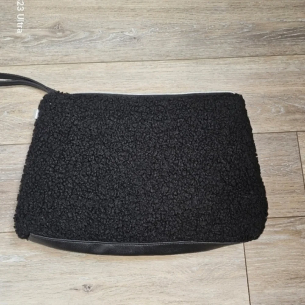 Black Sherpa Laptop Bag